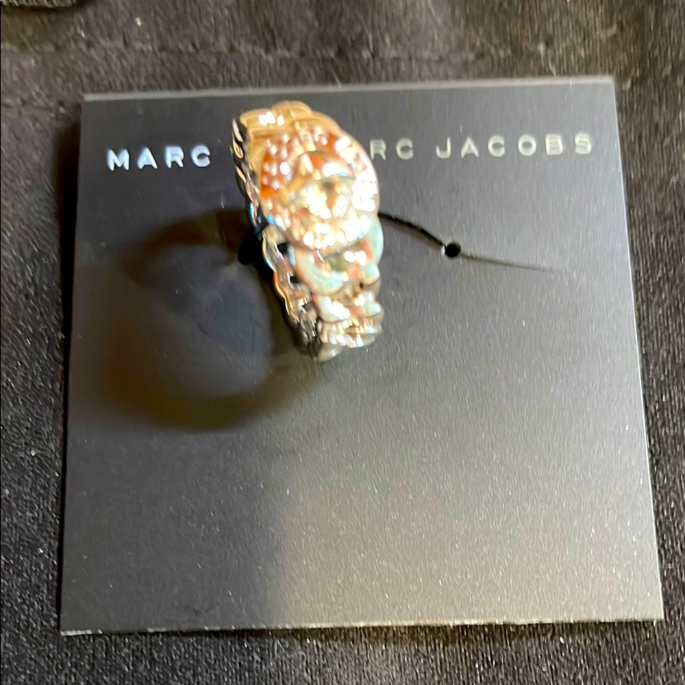 NEW Marc Jacobs Turnlock Silver Chain Style Ring. In pouch & gift box Sz 6